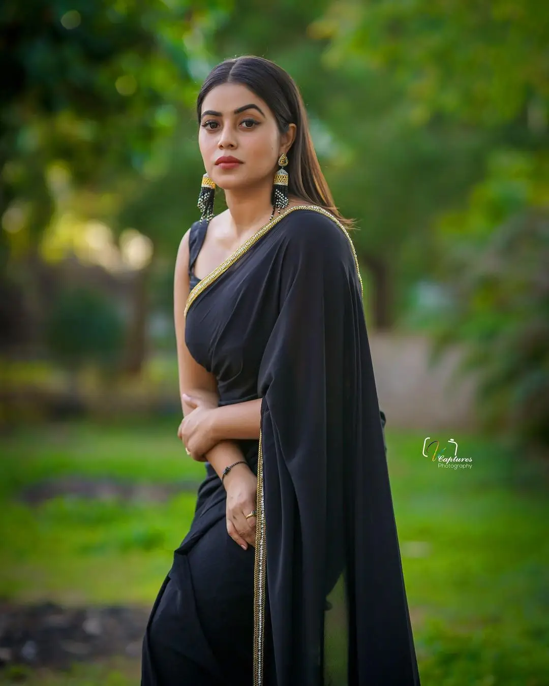 Shamna Kasim Mesmerizing Looks In Beautiful Black Saree Sleeveless Blouse